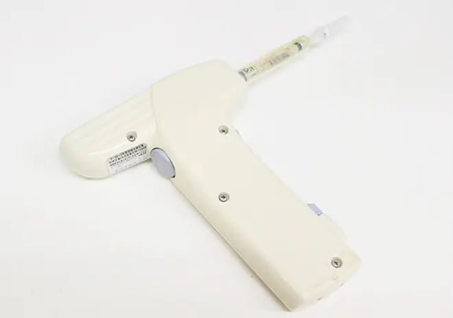一定のスピードで注入できる「電動麻酔注射器」